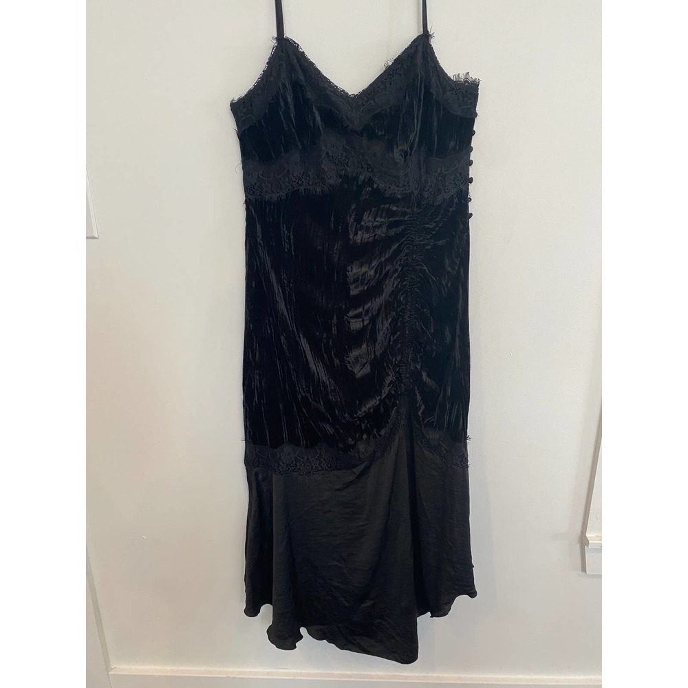 Long Tall Sally velvet and lace dress - Picture 6 of 9